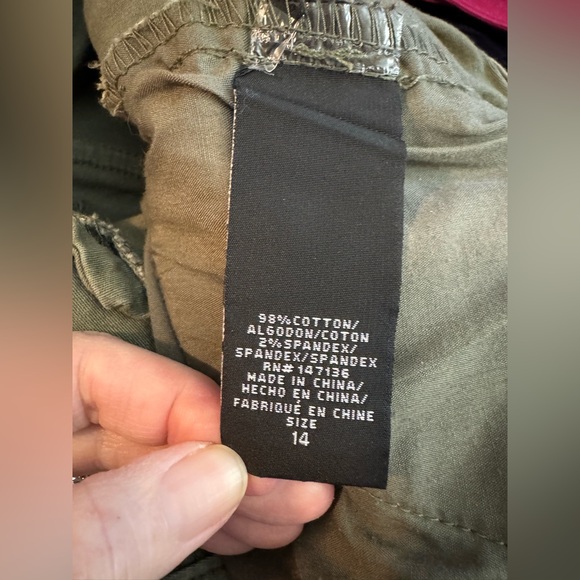 1822 Denim Straight Leg Cargo Pants Military Green Kasey 14 - Picture 10 of 11